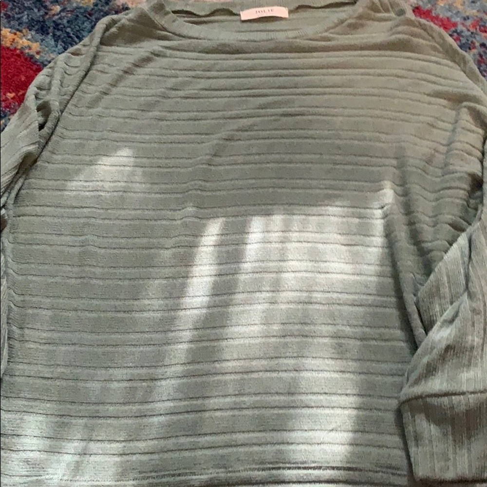 Jolie green top